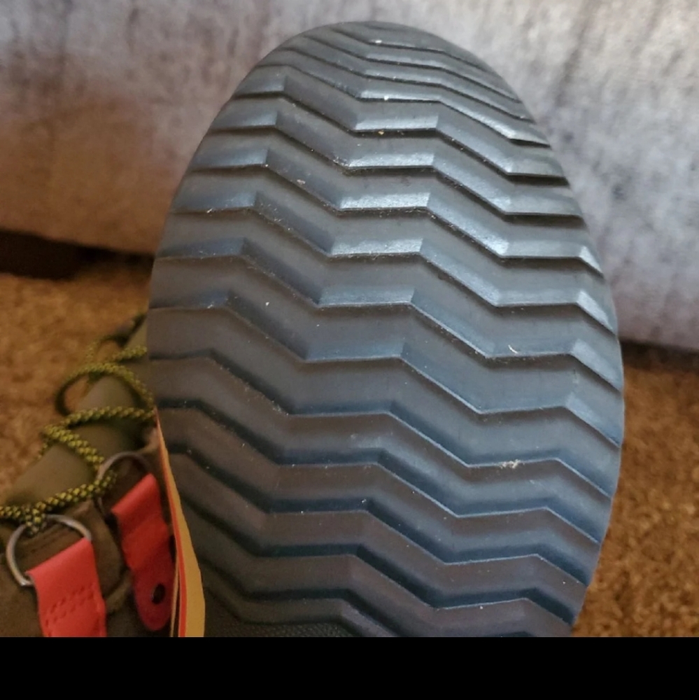 Sorel waterproof boots with liner - Picture 2 of 8